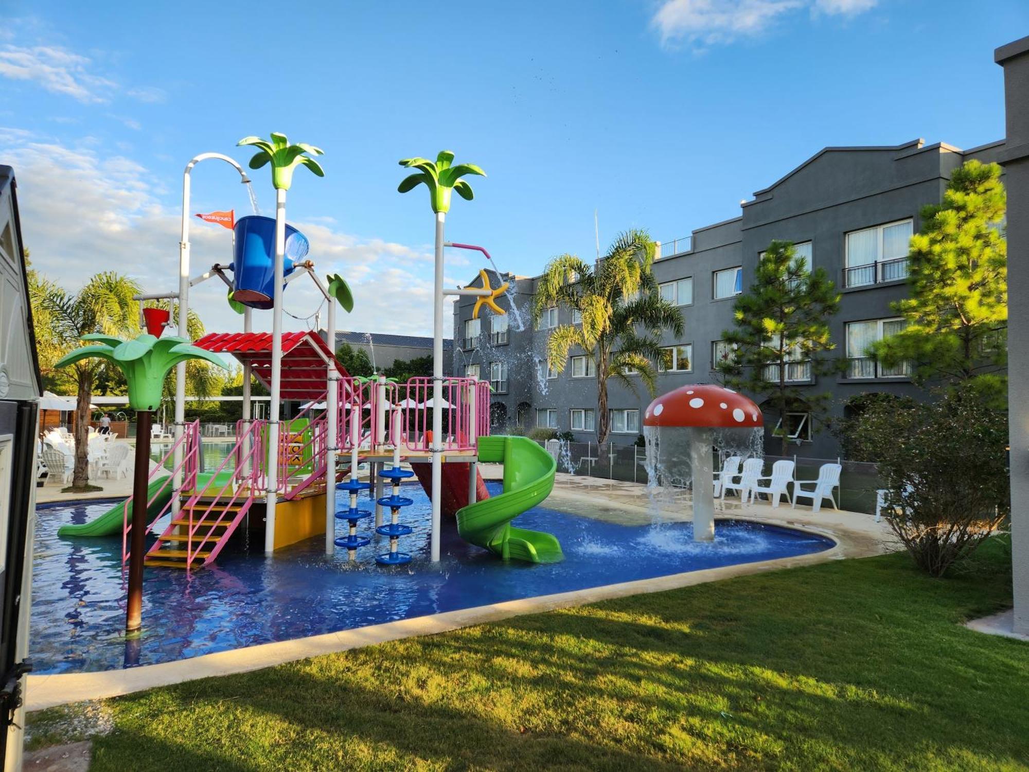 Howard Johnson Hotel & Resort Фунес Екстер'єр фото