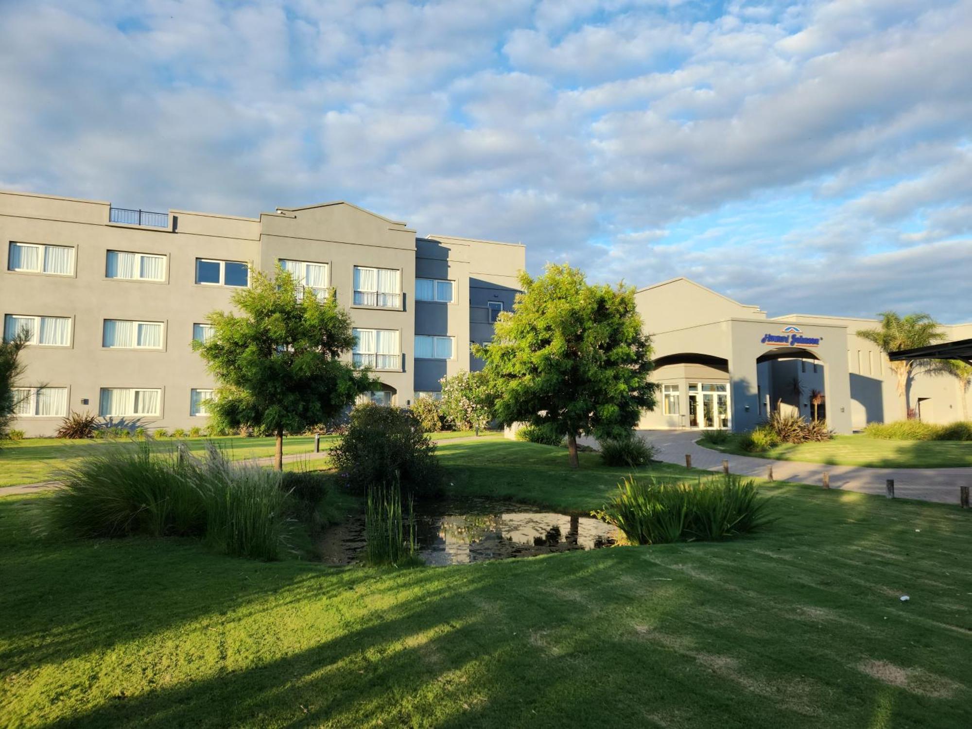 Howard Johnson Hotel & Resort Фунес Екстер'єр фото