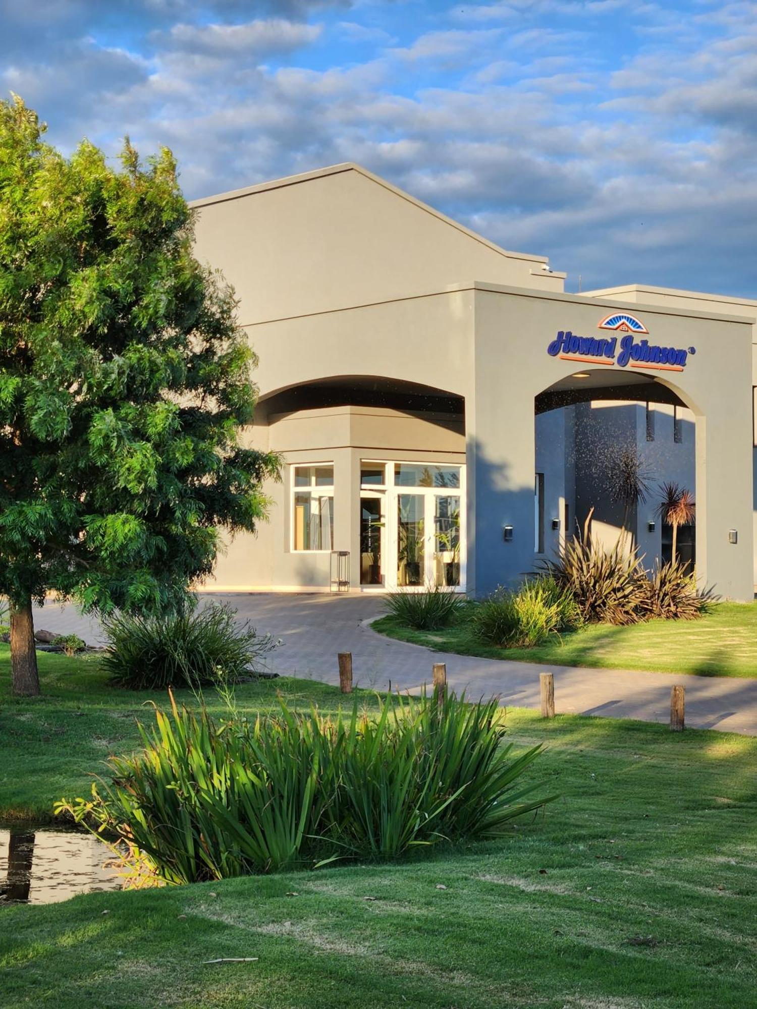 Howard Johnson Hotel & Resort Фунес Екстер'єр фото