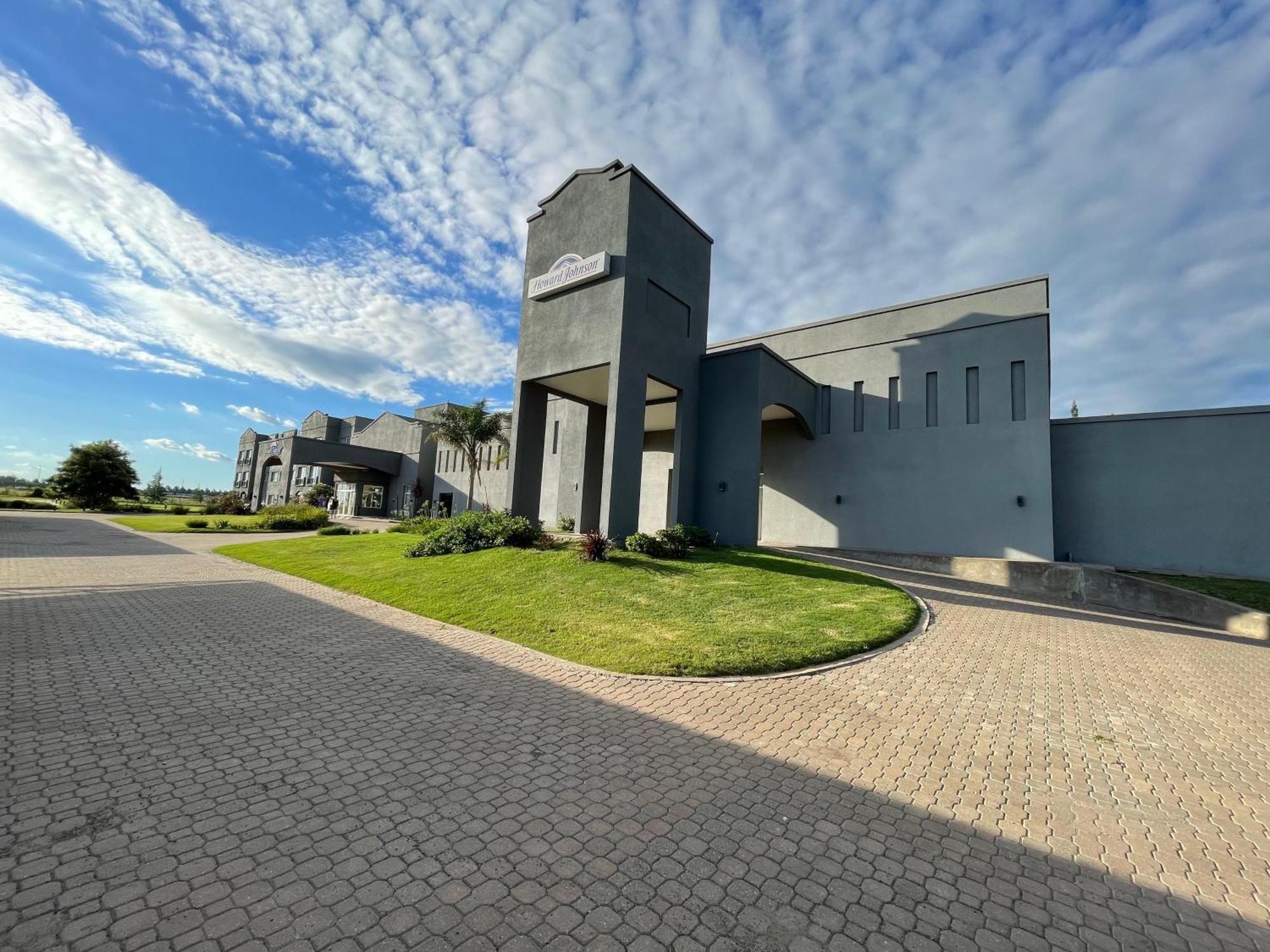 Howard Johnson Hotel & Resort Фунес Екстер'єр фото