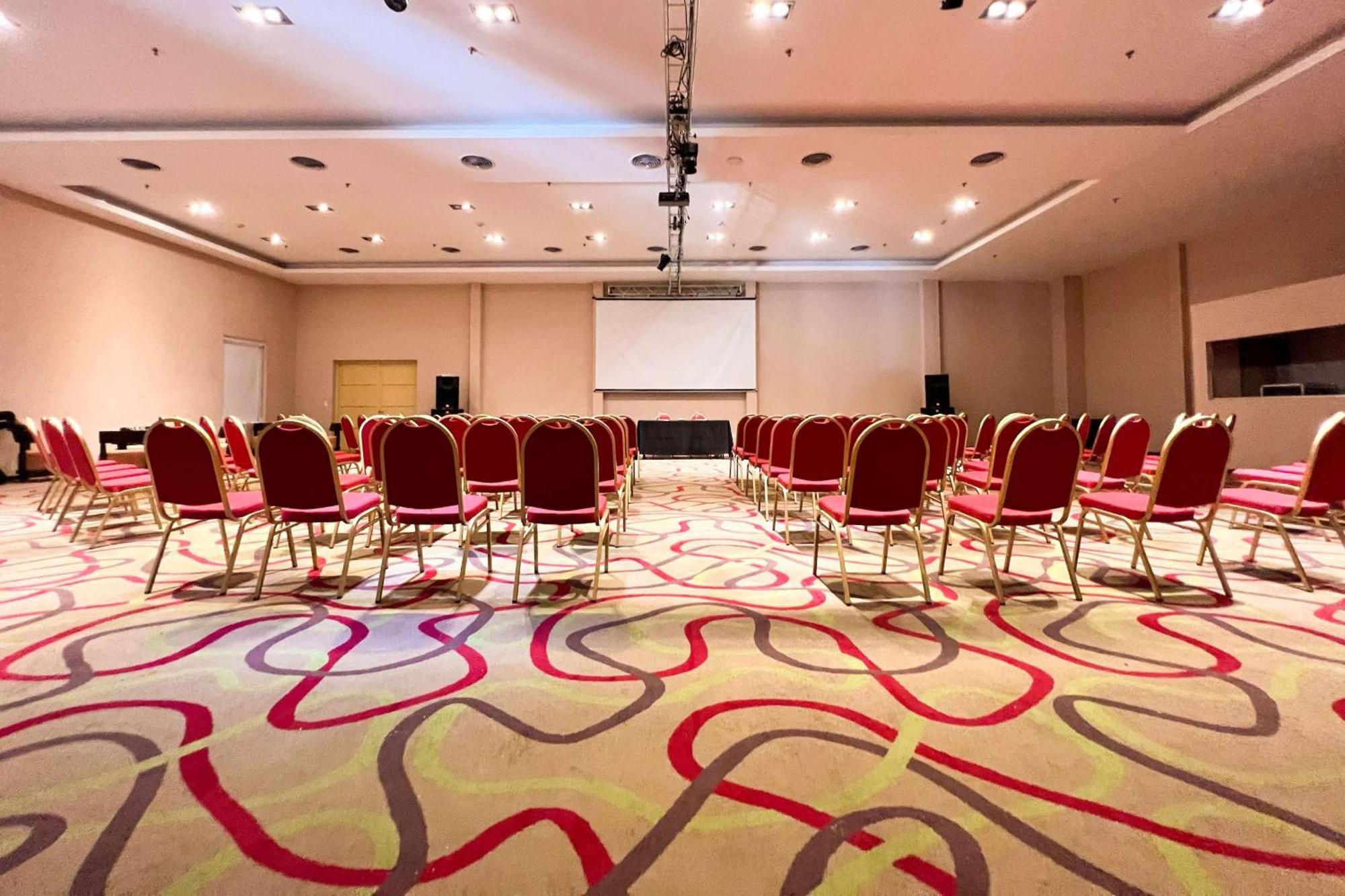 Howard Johnson Hotel & Resort Фунес Екстер'єр фото