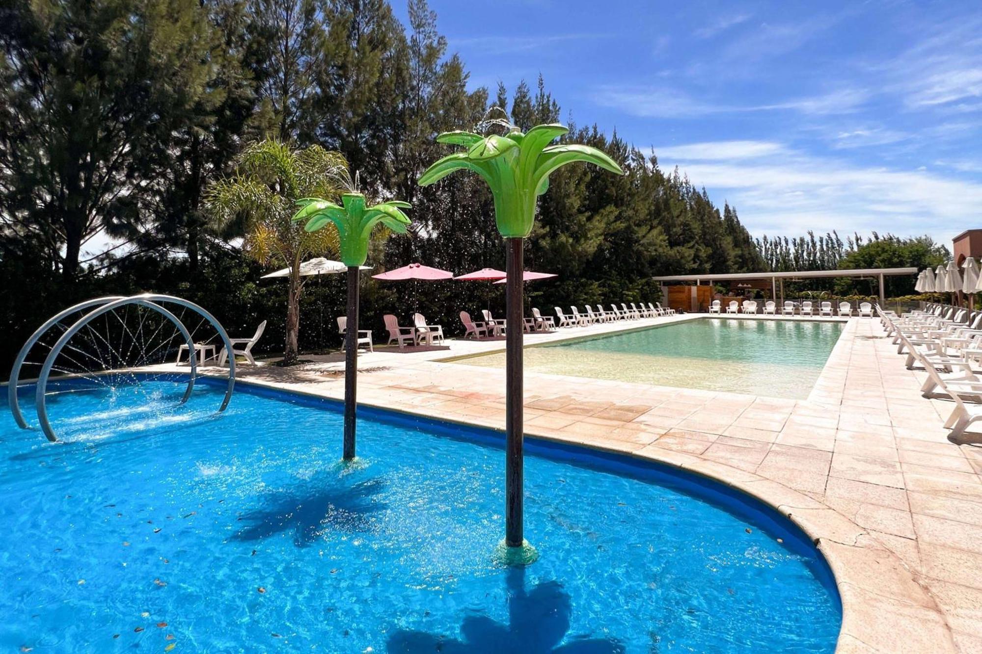 Howard Johnson Hotel & Resort Фунес Екстер'єр фото