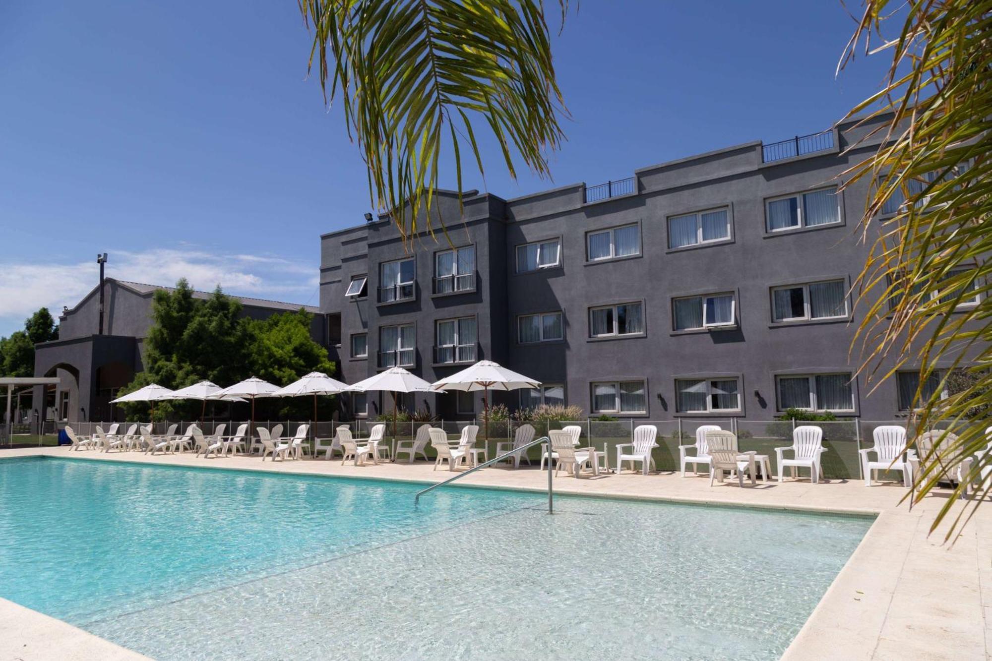Howard Johnson Hotel & Resort Фунес Екстер'єр фото