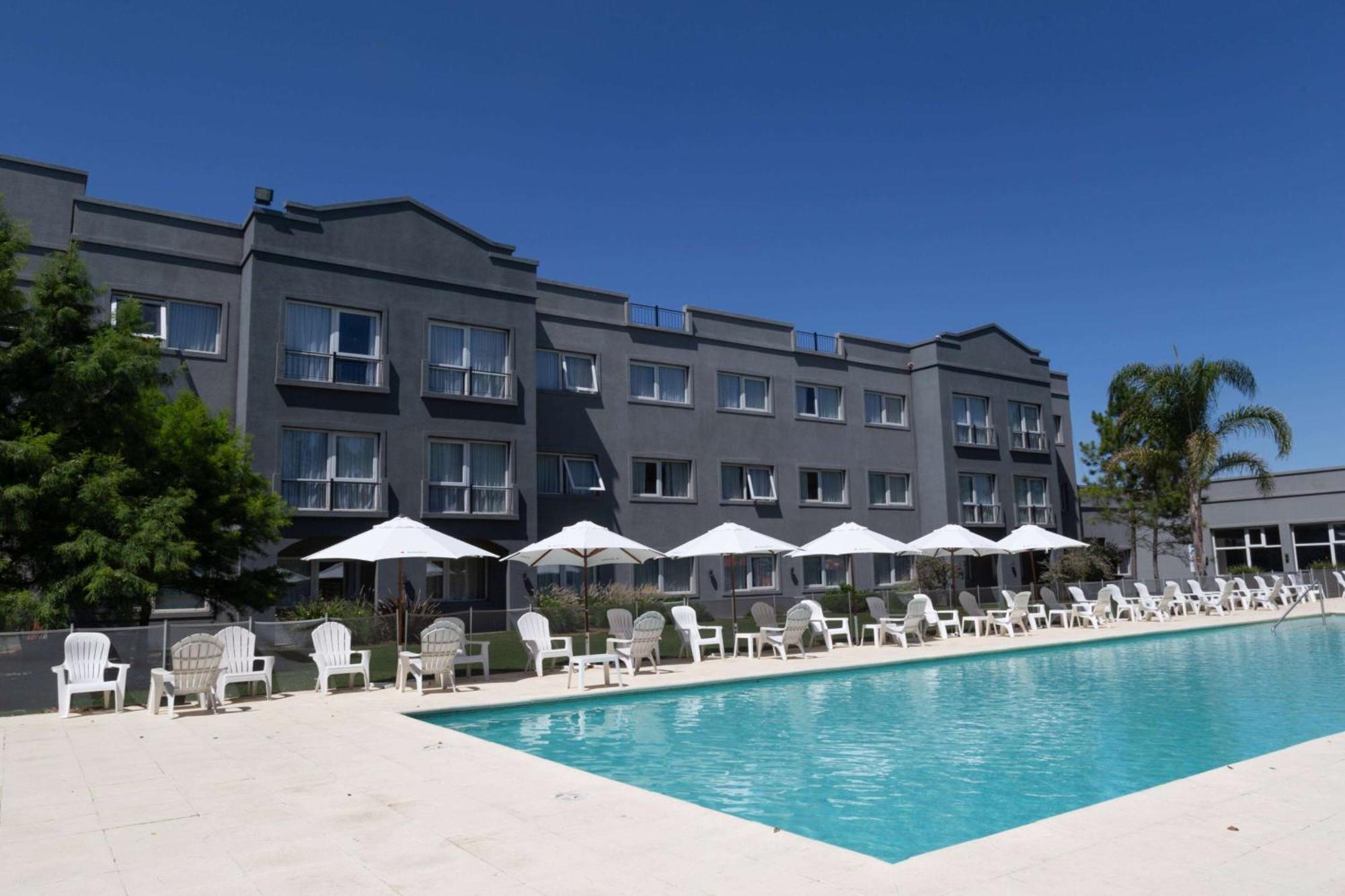 Howard Johnson Hotel & Resort Фунес Екстер'єр фото