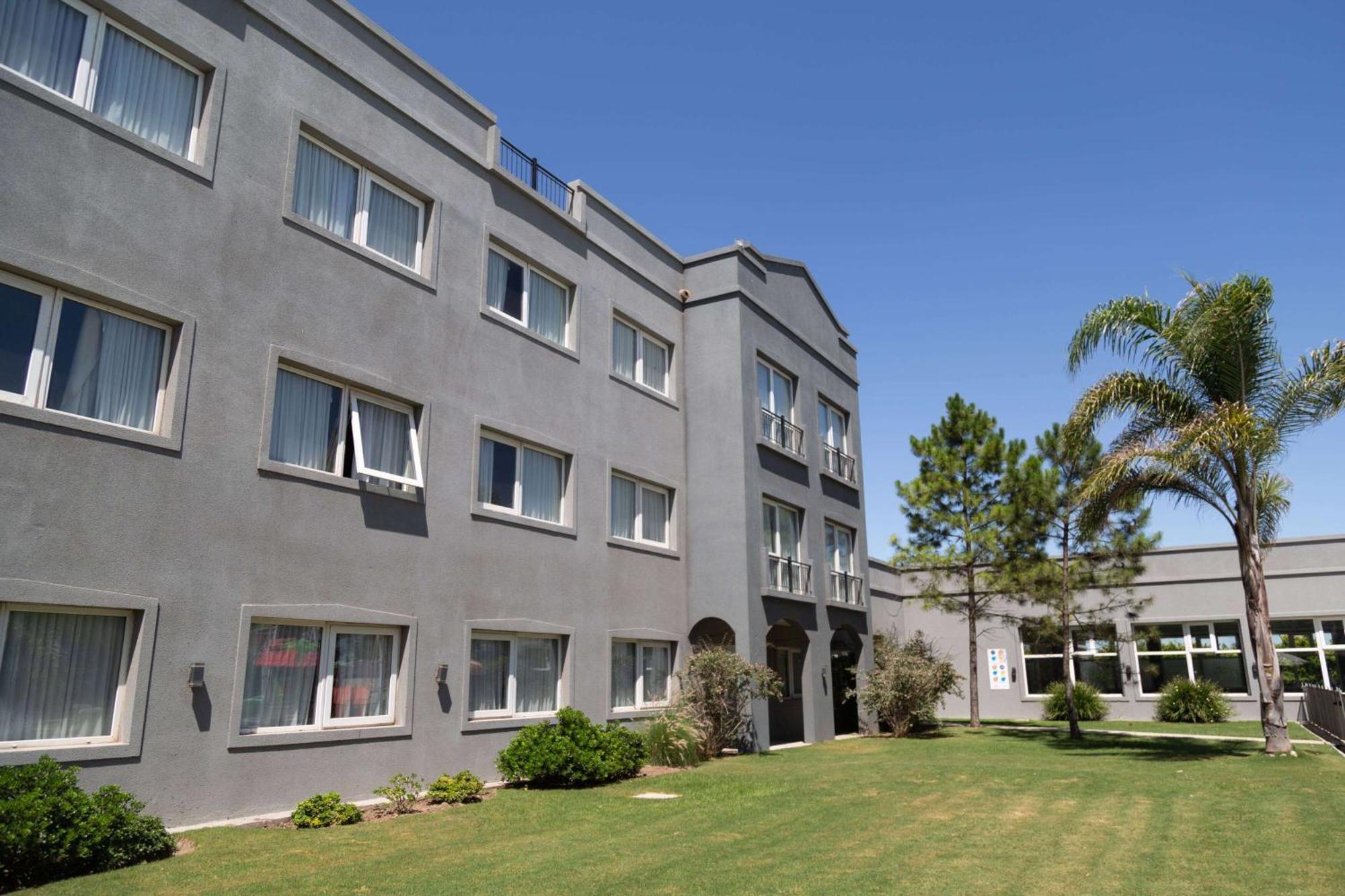 Howard Johnson Hotel & Resort Фунес Екстер'єр фото